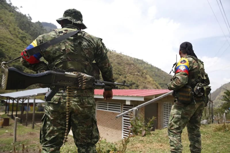Gustavo Petro ordena peritaje forense a los chats de alias Calarcá tras las sospechosas conexiones de sus funcionarios con las disidencias de las FARC. (Imagen: archivo).