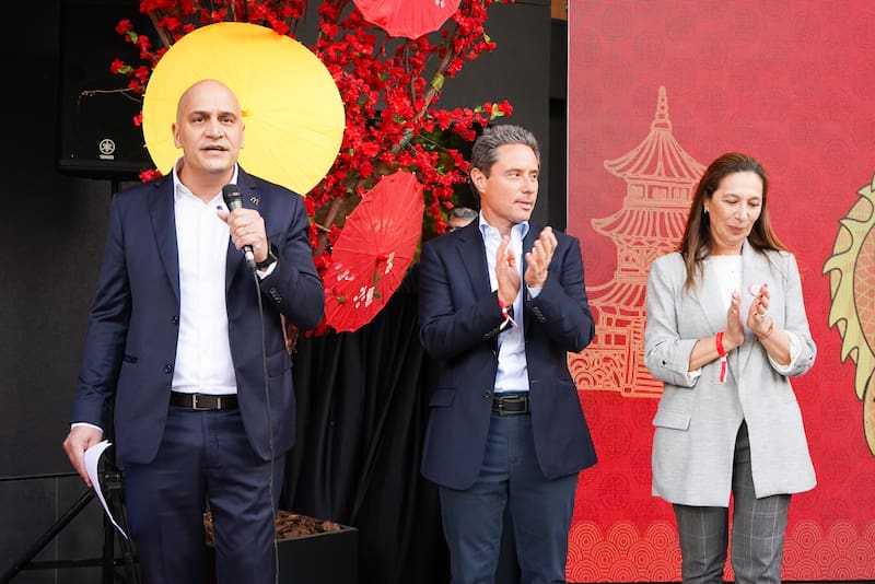 Lucio Dardes, Director de Operaciones de Arcos Dorados, junto al jefe de gabinete porteño y la presidenta comunal