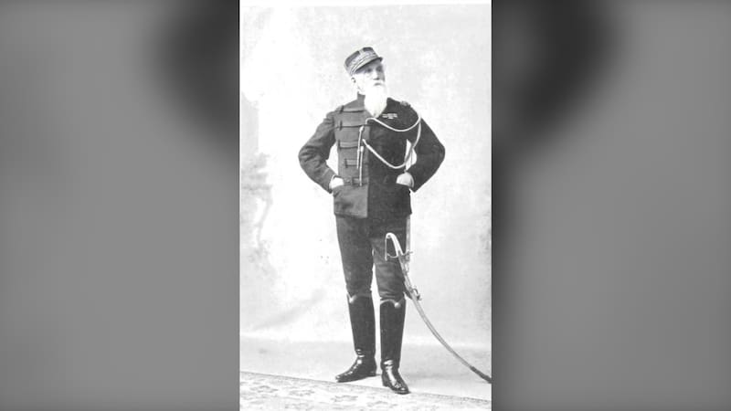 Lucio V. Mansilla, en una fotografía publicada en la Guía biográfica argentina (1904).