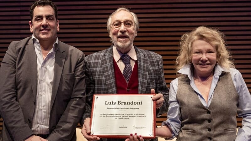 "Tuvimos el honor de reconocerlo en vida como Personalidad Emérita de la Cultura, la máxima distinción que otorgamos", recordó Cifelli.
