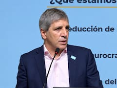 Caputo busca extender la duración de la deuda del Tesoro: qué bonos ofrece al mercado