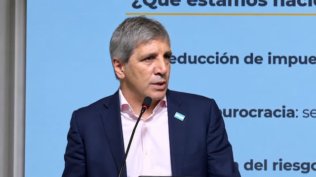 Caputo busca extender la duración de la deuda del Tesoro: qué bonos ofrece al mercado