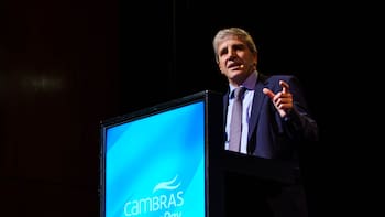 De la baja de retenciones a la reforma laboral: los números que mira Caputo para sostener el superávit fiscal