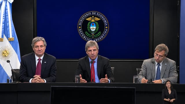 Luis Caputo: “Los refinanciamientos del 2026 están sobrecumplidos y los de 2027 son menos desafiantes”