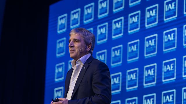Plan limpieza 2027: Caputo avanza en pasar vencimientos