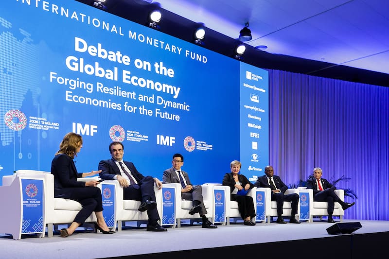 Luis Caputo, Kristalina Georgieva, el ministro de Finanzas de Tailandia, Ekniti Nitithanprapas, el ministro de Economía de Grecia, Kyriakos Pierrakakis y el presidente del Banco central de Nigeria, Olayemi Cardoso.