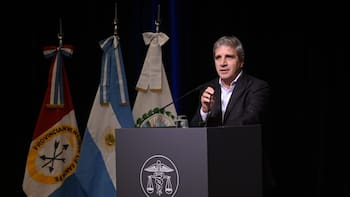Caputo: más claves para bajar los costos y el “mayor riesgo” para los empresarios