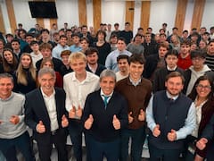 Caputo detalló “el mundo que viene” ante estudiantes y anticipó un horizonte de deflación