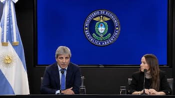 Inocencia Fiscal: Caputo presentó los cambios del nuevo proyecto para los “dólares del colchón”