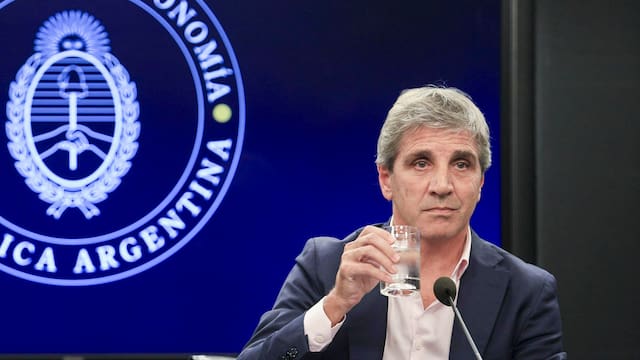 Caputo busca dólares de ahorristas y alargar vencimientos: ¿Cómo hará?