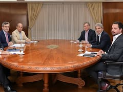 Muros y puentes: de los choques a los guiños en la relación del Gobierno y los industriales