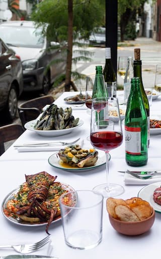 Cocina sin timidez en una esquina de barrio