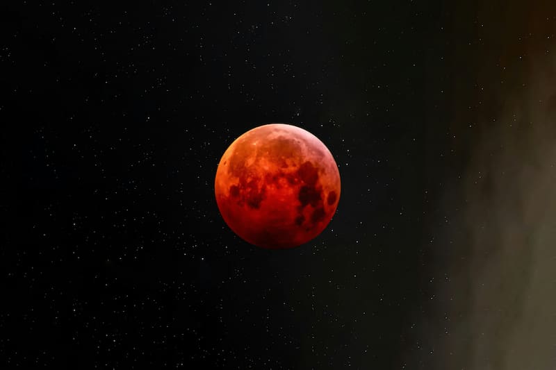 El eclipse lunar parcial comenzará a hacerse visible en Santa Fe durante la noche del jueves 27 de agosto. (Fuente: Unsplash)