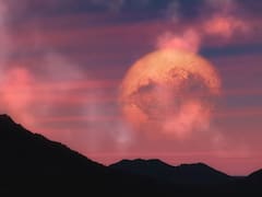 Abril en el cielo y sin telescopio: cuándo ver la Luna Rosa, la lluvia de estrellas y cada uno de los eventos celeste del mes