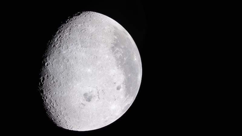 Los científicos esperan que las muestras de Fobos permitan aclarar si las lunas de Marte son asteroides capturados o restos de un antiguo impacto.