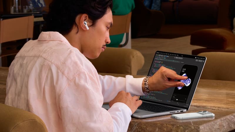La MacBook Pro con pantalla táctil permite nuevos modos de uso.