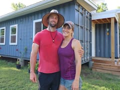 Dejaron sus trabajos, vendieron su casa y construyeron la suya con dos contenedores: “No teníamos experiencia previa en construcción”