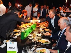 La interna del peronismo crece mientras se mira de costado el saludo entre Kicillof y Macri