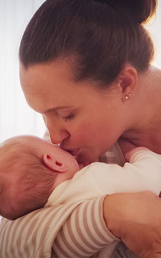 Cambia la ley de Registro Civil en Colombia: los hijos deberán llevar el apellido de la madre si se cumplen estas condiciones