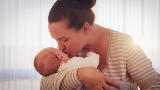 Cambia la ley de Registro Civil en Colombia: los hijos deberán llevar el apellido de la madre si se cumplen estas condiciones