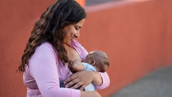 Es oficial: todas las madres solteras podrán cobrar un apoyo económico del Gobierno en febrero si cumplen este único requisito
