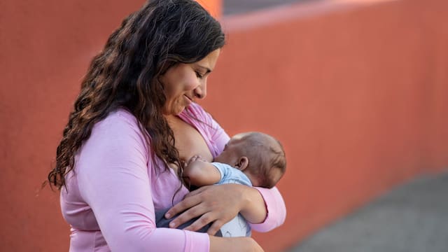 Es oficial: todas las madres solteras podrán cobrar un apoyo económico del Gobierno en febrero si cumplen este único requisito