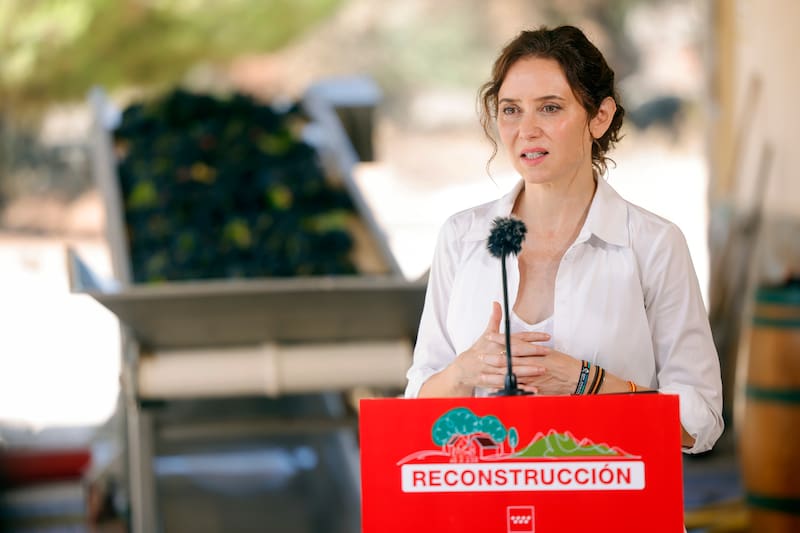 Ayuso recalca que ya ha "dicho todo" sobre el ático y zanja: "Está en venta, chao pescao".