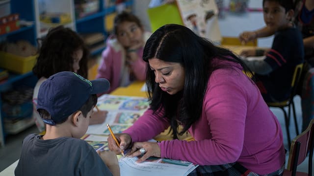 Aumento confirmado del 7% para maestros y docentes: ¿cómo serán los sueldos en mayo de 2026?