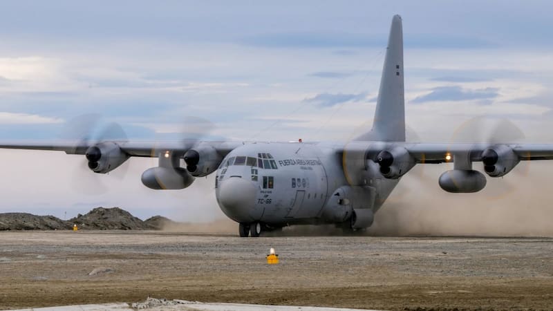 El Hércules C-130 TC-66 tuvo que volver a El Palomar