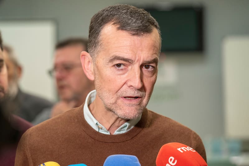 JAÉN, 03/02/2026.- El coordinador general de Izquierda Unida, Antonio Maíllo, ha apelado este martes en Jaén a una movilización de la izquierda, convencido de que si es así se puede dar un vuelco a los resultados en las elecciones autonómicas de Aragón del próximo domingo. EFE/José Manuel Pedrosa