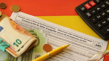 Es oficial | Malas noticias de la Agencia Tributaria: a partir de ahora, hay que declarar los pagos con tarjeta si superan esta cantidad