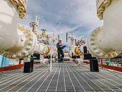 La demanda de petróleo y gas seguirá creciendo por 25 años, advierte la AIE