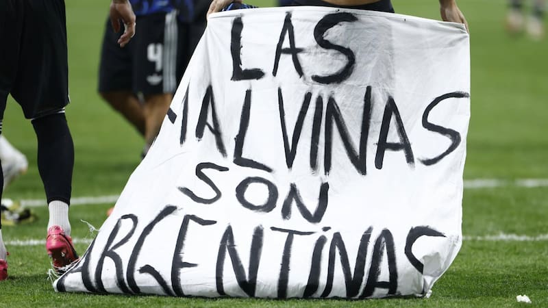 La bandera que exhibieron los jugadores en la semifinal del Mundial 2026. Foto: EFE.