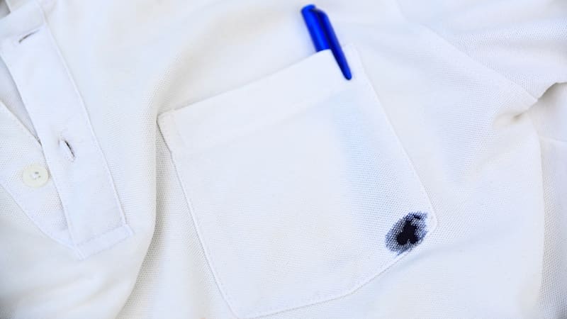 Los trucos caseros para eliminar las manchas de boligrafo.