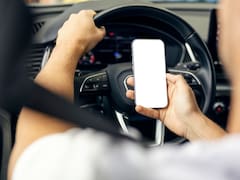 Infracción de tráfico | Suman 5 puntos al historial de conducir a quienes circulen utilizando el teléfono celular, de acuerdo con las normativas vigentes de Nueva York