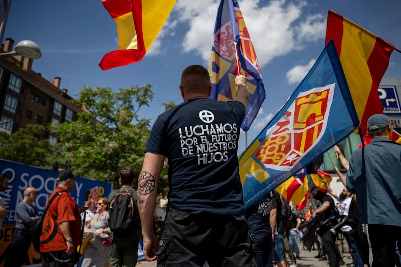 Activistas de la organización ultraderechista Núcleo Nacional se han manifestado este viernes, Día Internacional del Trabajador.