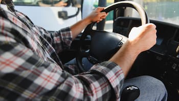 Transportistas autónomos de 63 años o más que dejan la profesión: plazo para presentar la documentación necesaria