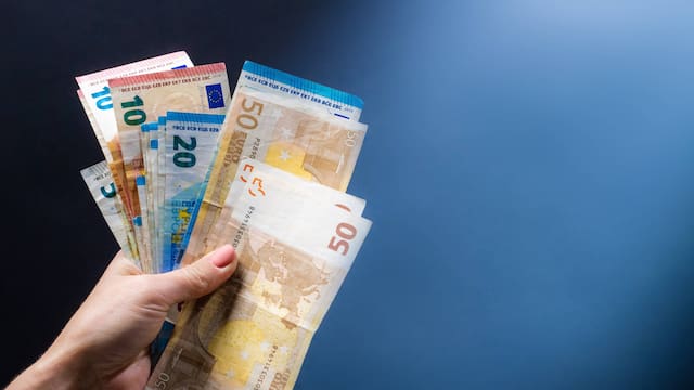 Ayuda de más de 1300 euros al año: quiénes son las personas que pueden acceder a este beneficio