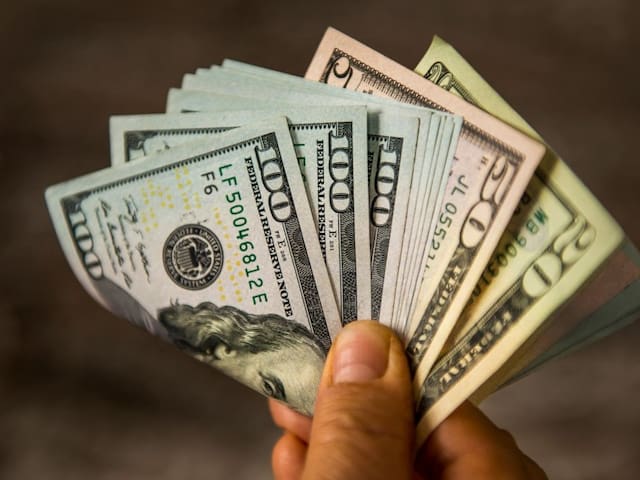 Recibir dólares del exterior sin perder plata: la forma que más conviene según monto y tiempo