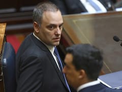 El Gobierno abre una investigación interna por los funcionarios que prestaron tarjetas a Adorni