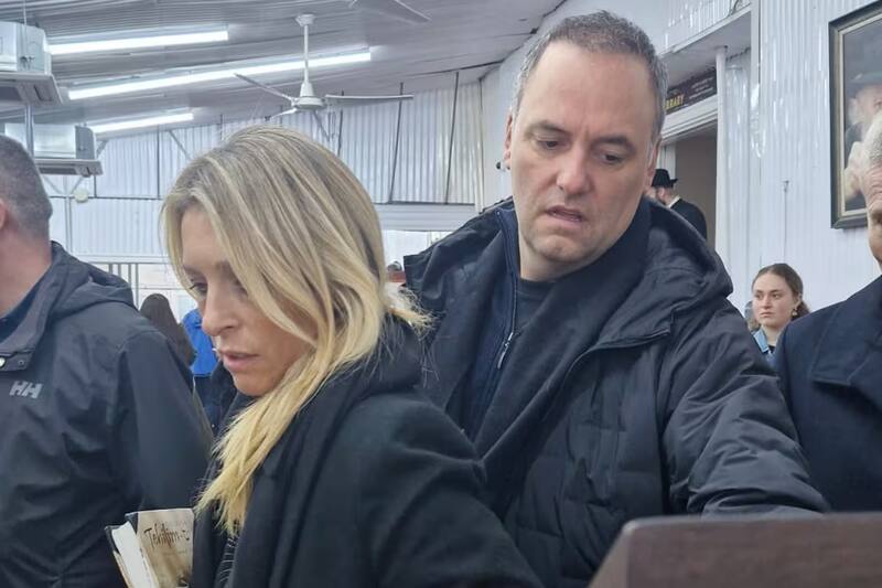 Manuel Adorni y Bettina Angeletti en Nueva York
