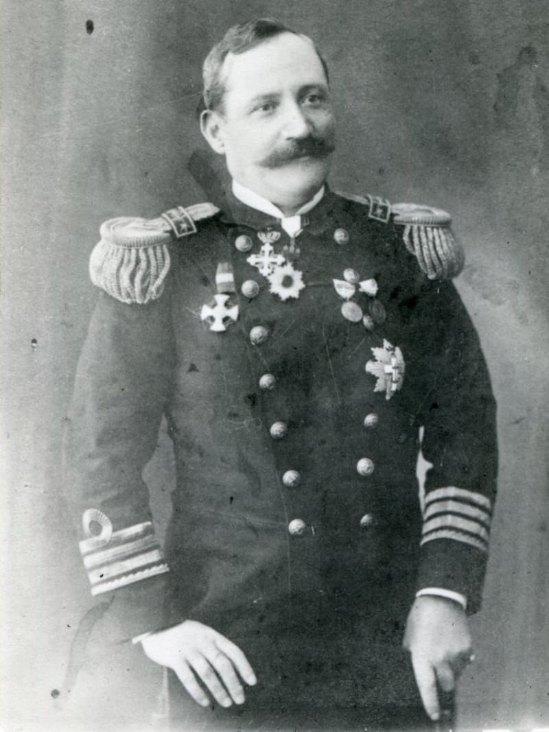 Domecq García fue enviado a Inglaterra a verificar la construcción de la fragata Presidente Sarmiento, futura insignia de la Armada.