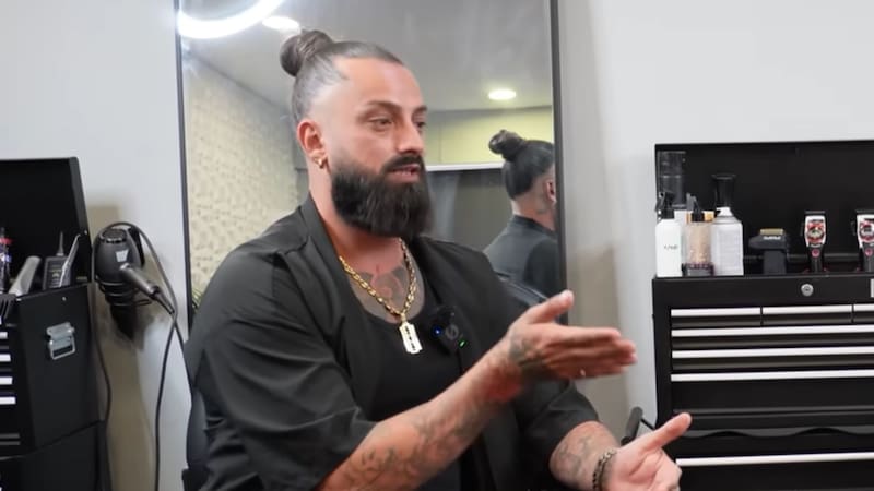 Manuel, peluquero español: “Un barbero contratado en España cobra 1200 euros al mes, pero se gana más si alquilas un sillón”
