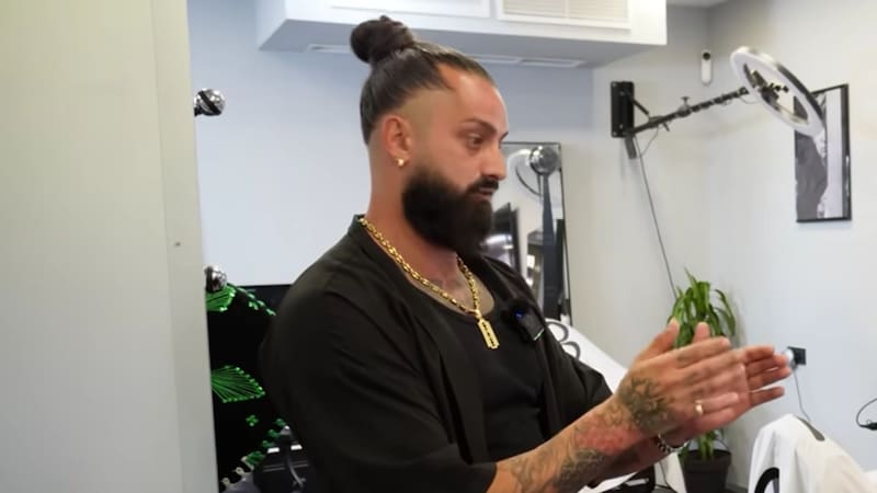 Manuel, peluquero español: “Un barbero contratado en España cobra 1200 euros al mes, pero se gana más si alquilas un sillón”