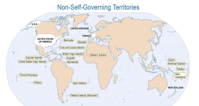 De los 17 territorios que la ONU mantiene actualmente en su agenda de descolonización, diez están administrados por el Reino Unido.