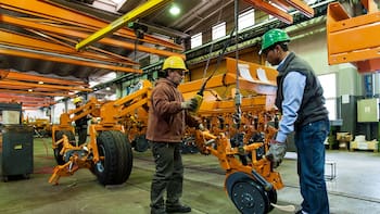 Brecha de inversión: dos sectores “vuelan” mientras otros dos caen, pero un dato le da aliento al Gobierno