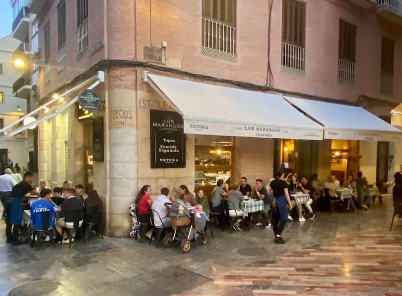 La paella para dos a 25 euros es uno de los platos más pedidos del local, ubicado en la esquina de la calle Compañía.