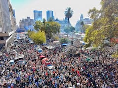 Masiva movilización a Plaza de Mayo: críticas al “negacionismo” oficial y la liberación de CFK