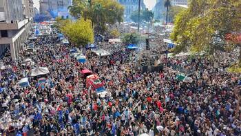 Masiva movilización a Plaza de Mayo: críticas al “negacionismo” oficial y la liberación de CFK