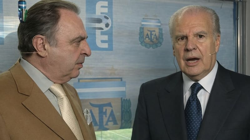 A lo largo de su carrera, Julio Ricardo trabajó junto a grandes referentes como Luis Elías Sojit, José María Muñoz y Víctor Hugo Morales.